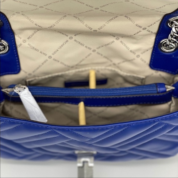 MICHAEL KORS PEYTON MEDIUM SHOULDER FLAP COBALT - Picture 7 of 16